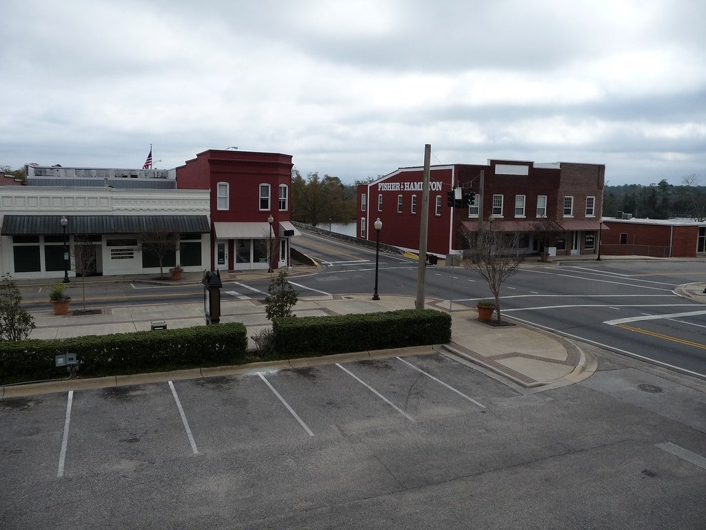 Explore Milton FL's Attractions and Amenities for Homebuyers