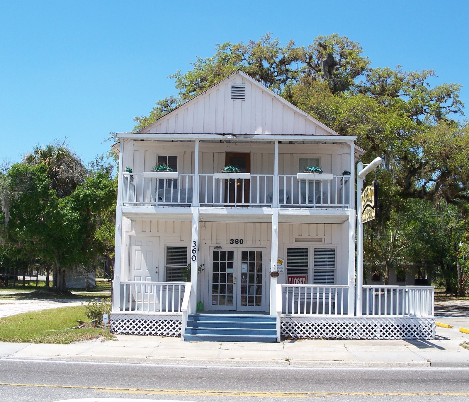 Unparalleled ‍Charm ⁢and Tranquility: A Closer Look at LaBelle's Real Estate Jewel