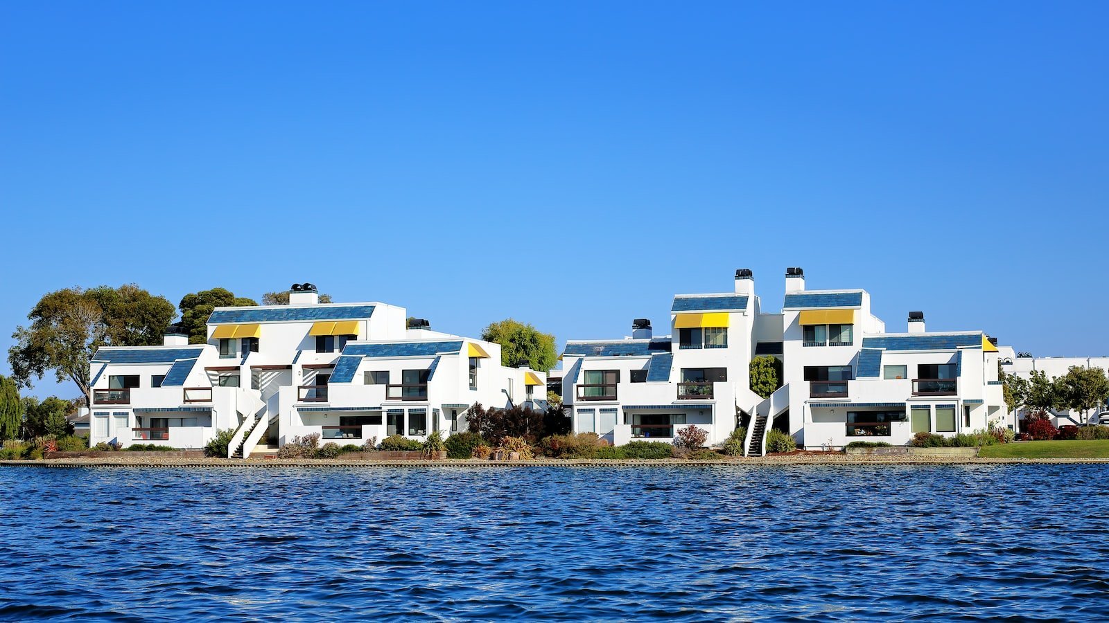 - Delve ‍into the ‍Luxury of Waterfront Living in St. Petersburg, ‌FL