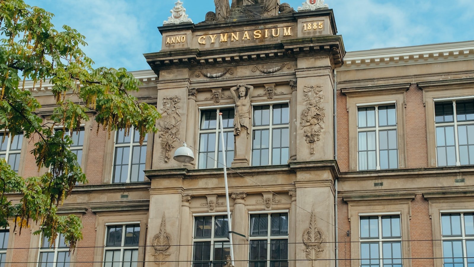 Heading 2: Uncover the Hidden Gems: A Comprehensive Guide to the Condo Market in Eagle Lake, FL