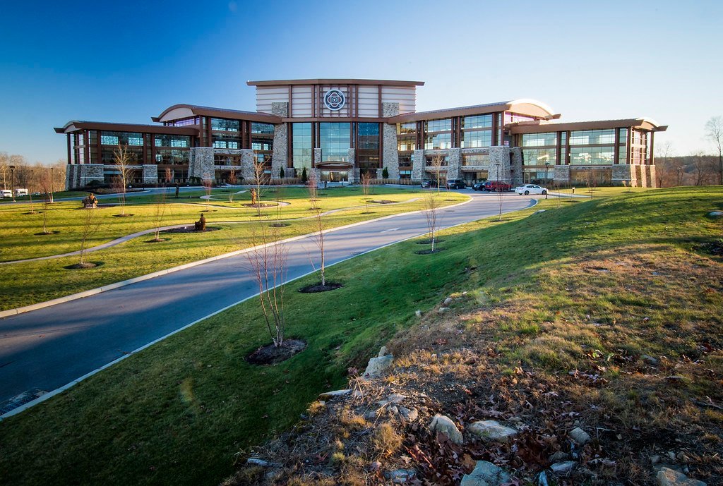 3. Impeccable Neighborhood Facilities and Community⁢ Spirit: Find Your Perfect Home Sweet Home in​ Holly Hill, FL