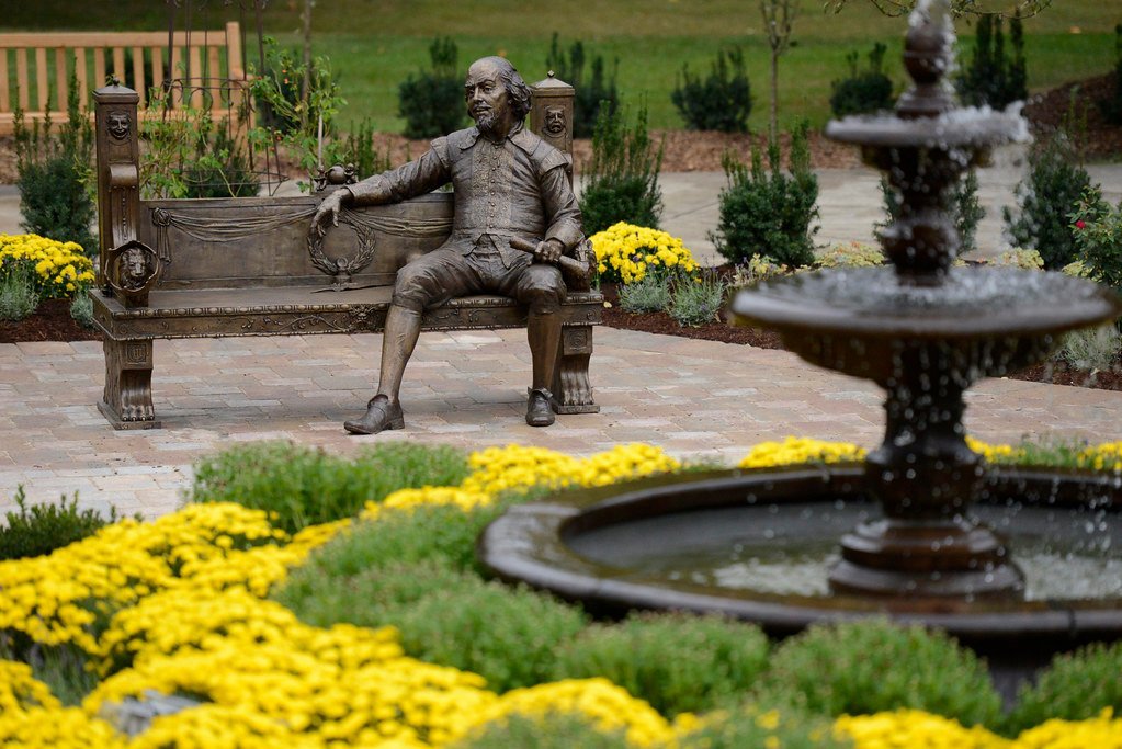 Unveiling Features: Discover the Splendid Amenities of this Tallahassee Home