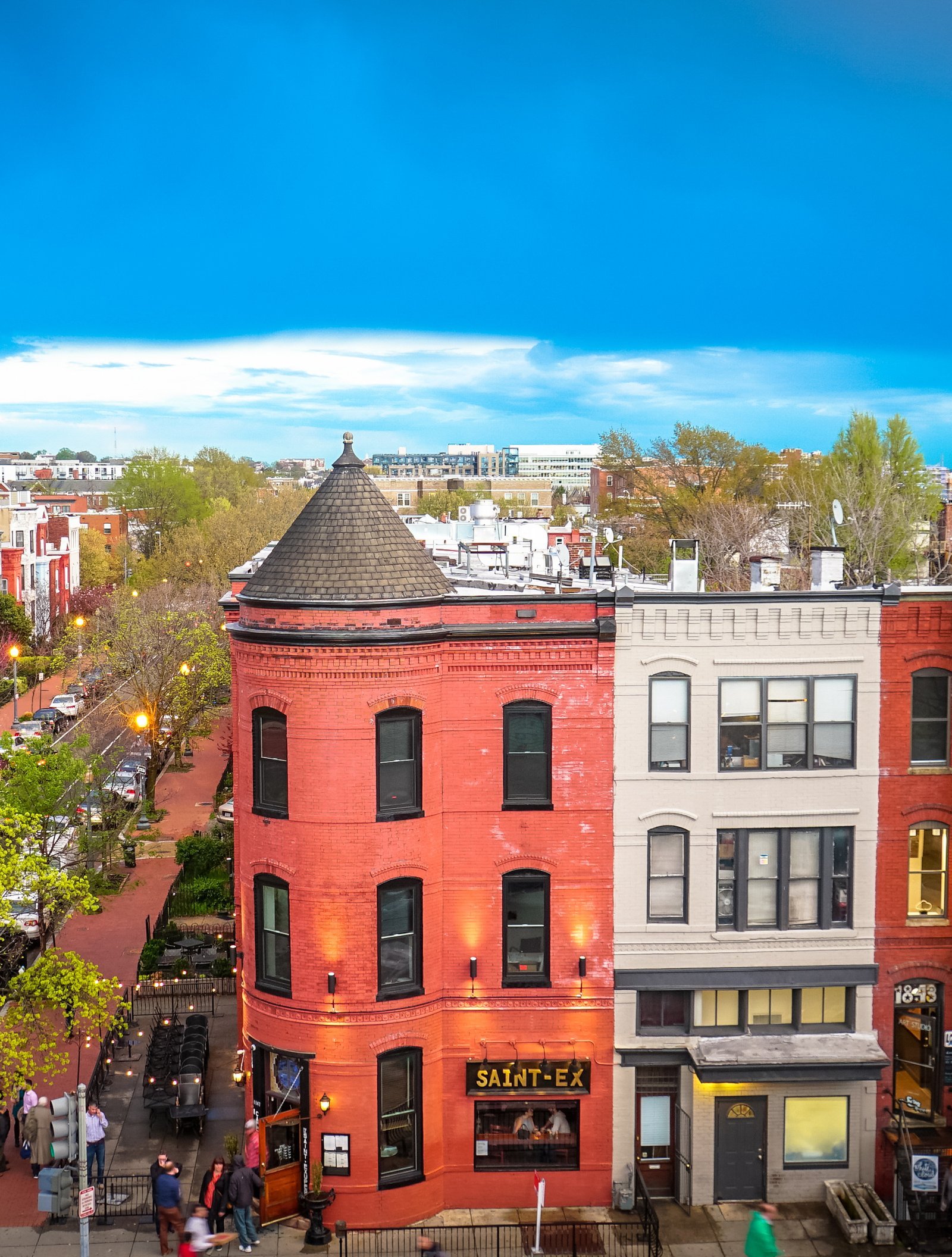 Unveiling the Dynamic Neighborhoods‌ and Architectural Wonders of Miami Beach