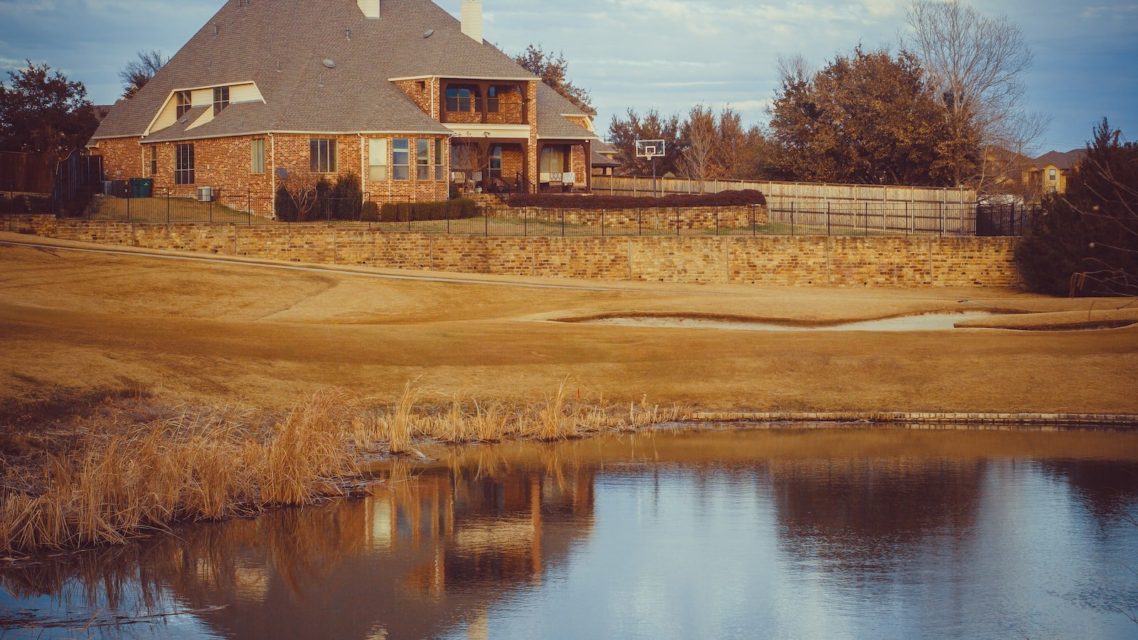 Finding Your Dream Home: Top Tips for​ House ​Hunting in Edgewater, FL