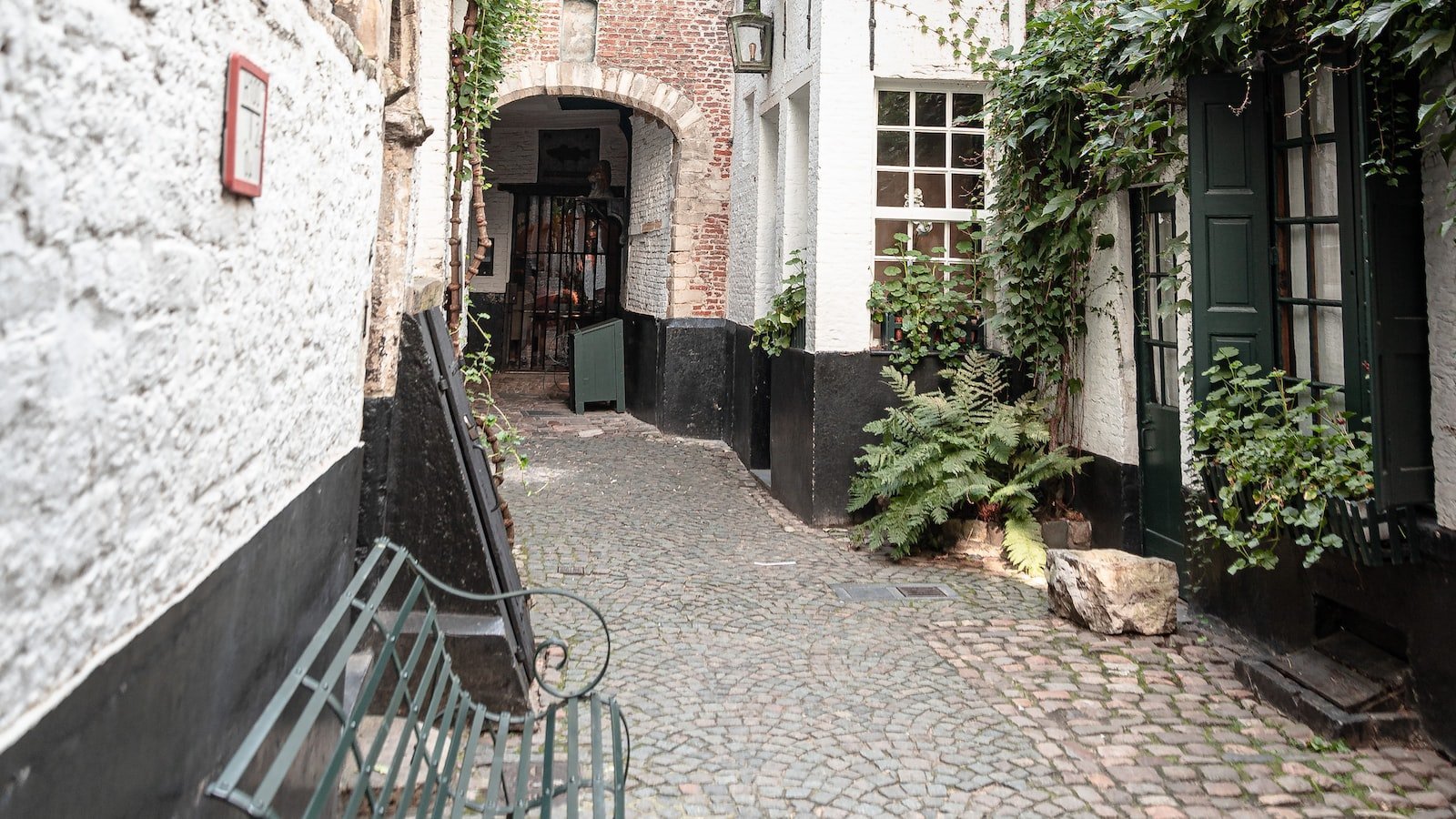 The Charming Neighborhoods of Lakeland FL: Exploring Homes for Sale