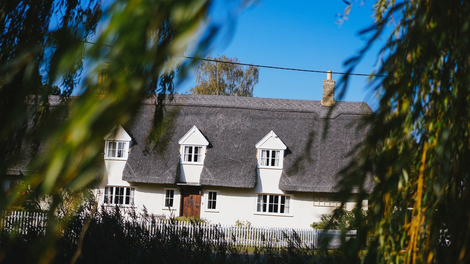 4. Be a Part of a Thriving Community: Consider Houses for Sale near Lake Park FL for Easy Access to Amenities and Social Events